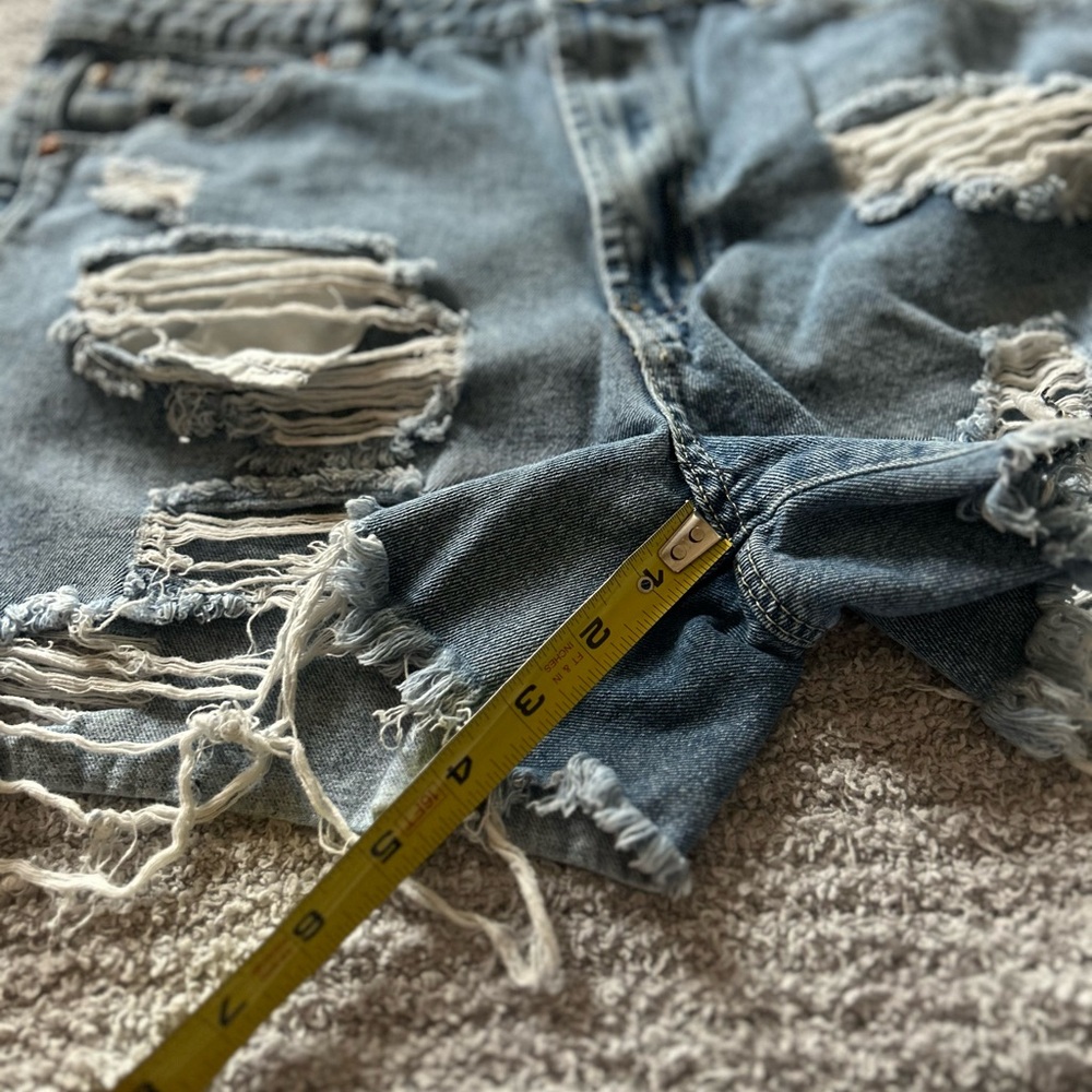 Almost Famous High Rise Distressed Denim Short Shorts Size 9 Y2K - Picture 4 of 9